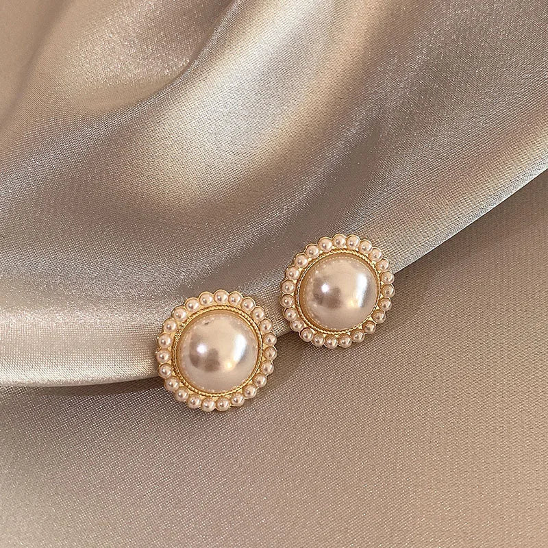 Delicate Imitation Pearl Stud Earrings For Women New In Geometric Round Earings Party Wedding Light Luxury Jewelry Girls Gift