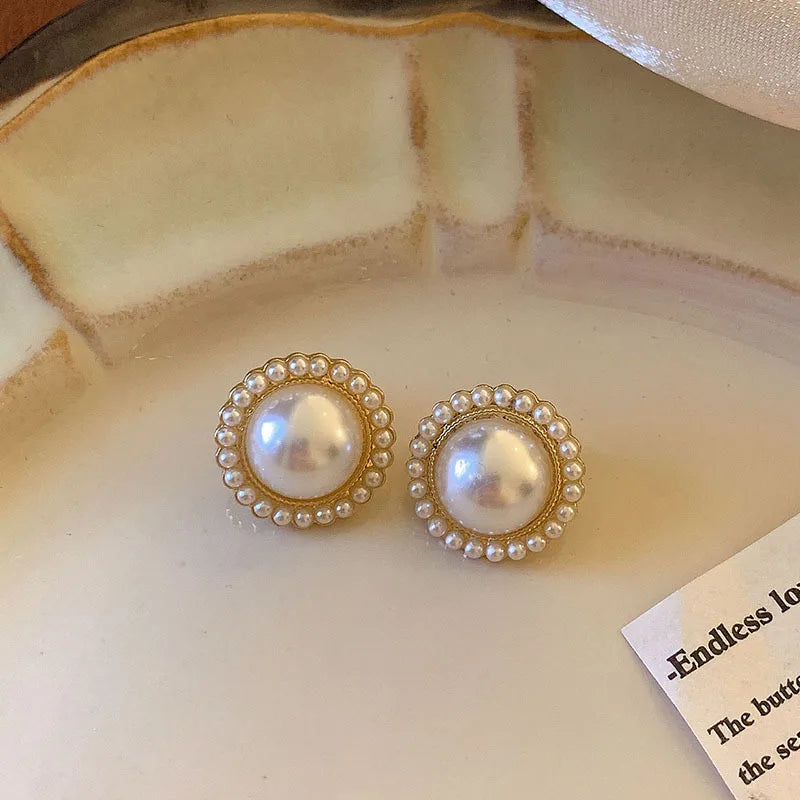 Delicate Imitation Pearl Stud Earrings For Women New In Geometric Round Earings Party Wedding Light Luxury Jewelry Girls Gift