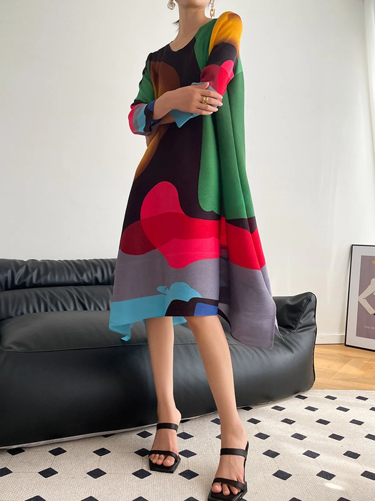 Fashionable printed dress for women, summer 2026, European and American style, plus size, slimming, pleated skirt for mothers.