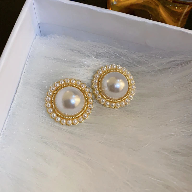 Delicate Imitation Pearl Stud Earrings For Women New In Geometric Round Earings Party Wedding Light Luxury Jewelry Girls Gift