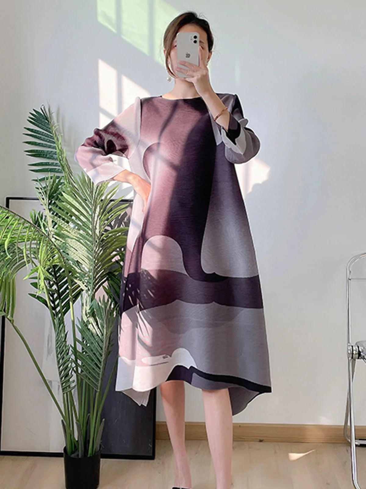 Fashionable printed dress for women, summer 2026, European and American style, plus size, slimming, pleated skirt for mothers.
