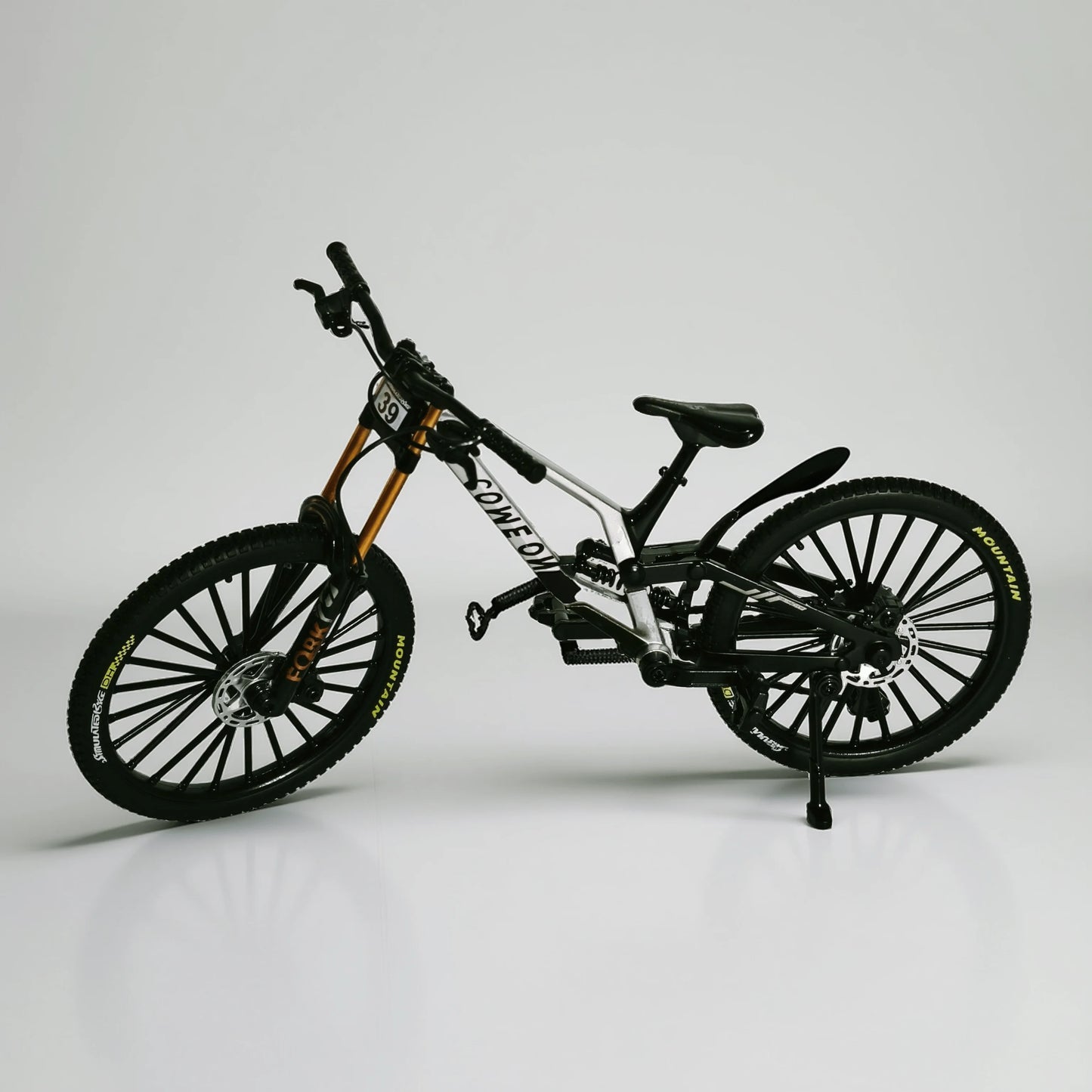 1:8 All-Terrain Mountain bicycle Die-Made Model with realistic suspension and brakes, suitable for indoor and outdoor display.