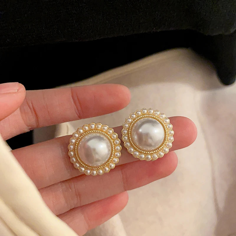 Delicate Imitation Pearl Stud Earrings For Women New In Geometric Round Earings Party Wedding Light Luxury Jewelry Girls Gift