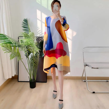 Fashionable printed dress for women, summer 2026, European and American style, plus size, slimming, pleated skirt for mothers.